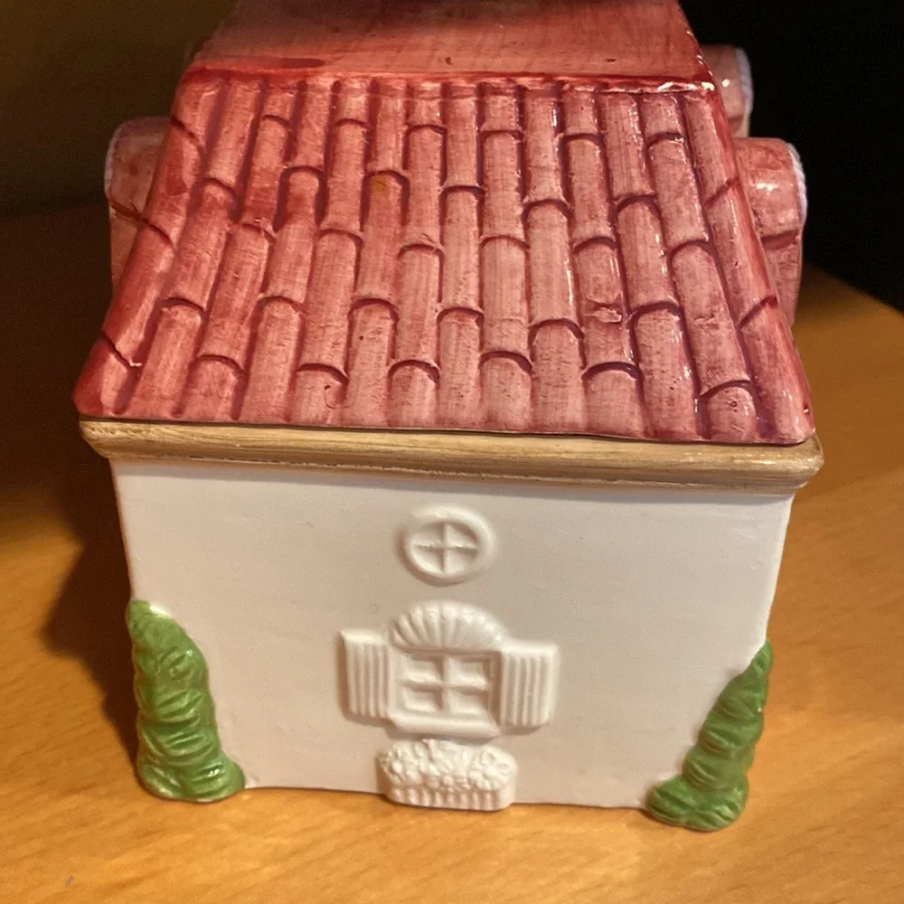 Ceramic Country English Cottage Cookie Jar (Small)